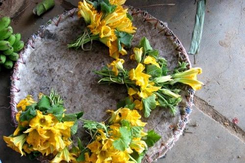 Chợ mùng một, ngày rằm