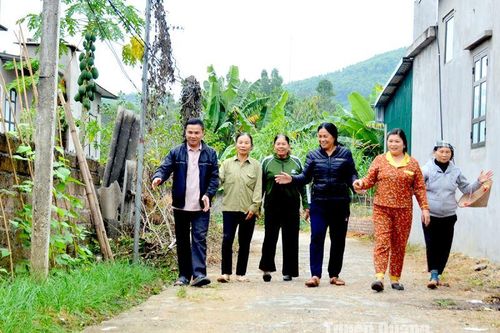 Làng hiến đất