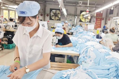 Tăng tốc sản xuất cuối năm