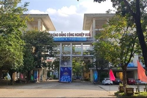 Trường Cao đẳng Công nghiệp Huế thu tiền học giáo dục QP-AN trái quy định