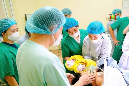 Cứu thành công song thai cho sản phụ ung thư vú di căn