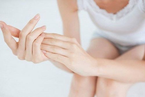 Cách giúp da tay mềm mịn tránh khô, nứt nẻ