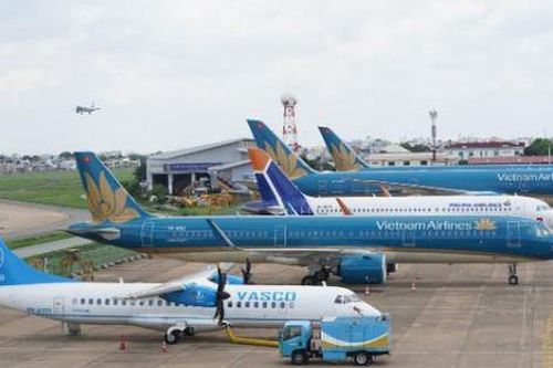 Giá vé máy bay tăng thêm 4 triệu đồng/chiều, người lao động ở miền Nam về Bắc dịp Tết Nguyên đán tính 'chiêu' tiết kiệm