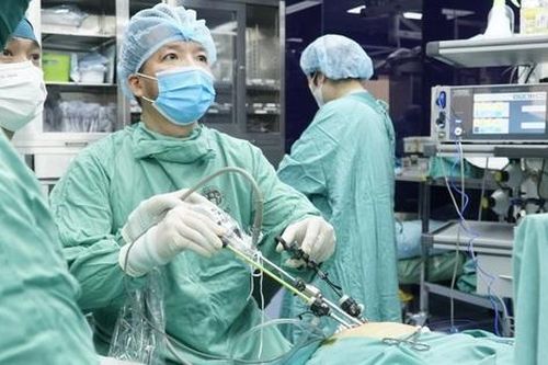 Gia đình Úc sang Việt Nam thực hiện phẫu thuật chỉ 2 nước làm được