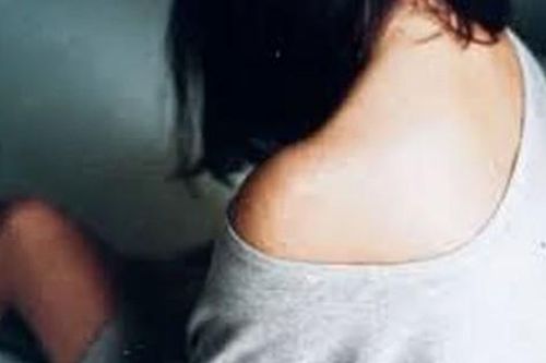 Phải nhập viện vì mất kiểm soát hành vi khi chứng kiến bạn trai lên giường với cô gái khác