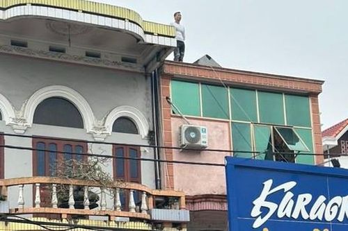 Hải Phòng: Đã khống chế thành công đối tượng cầm hung khí, cố thủ trên nóc nhà hơn 10 tiếng đồng hồ