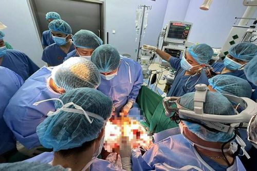 Cứu thành công nam thanh niên bị thanh sắt đâm xuyên ngực, tổn thương cực kỳ phức tạp