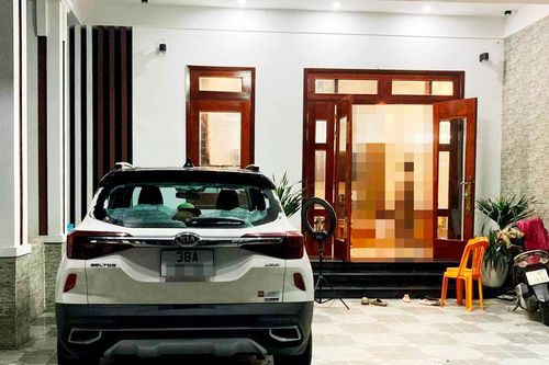 Mâu thuẫn trong tiệc sinh nhật, phá nhầm ô tô người khác