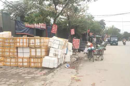 Cận cảnh vi phạm trật tự đô thị trên đường Tân Triều mới