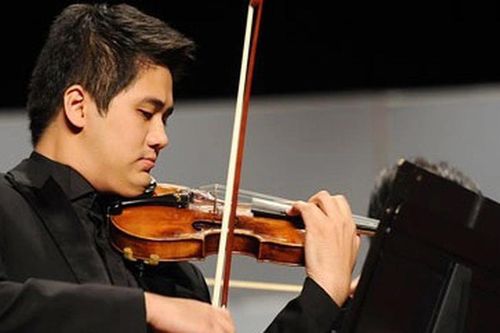 Nghệ sỹ Bùi Công Duy trình diễn bản nhạc lừng danh ở Hà Nội