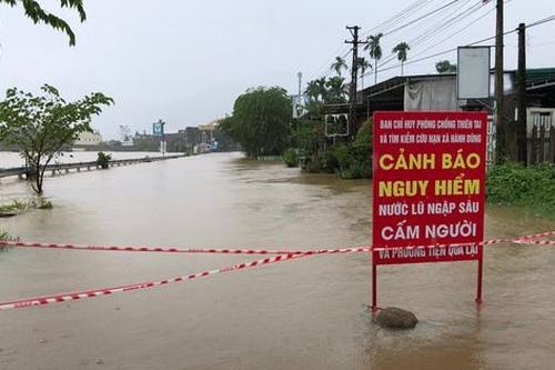 Quảng Ngãi công bố tình huống khẩn cấp sạt lở núi, bờ sông