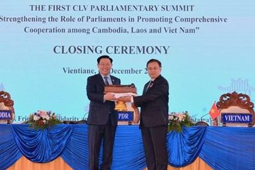 Chủ tịch Quốc hội Vương Đình Huệ tiếp nhận trọng trách nước chủ nhà Hội nghị cấp cao Quốc hội 3 nước CLV lần thứ hai