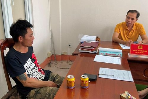 Trinh sát ập vào nhà, bắt kẻ cướp tiền chủ cây xăng ở Quảng Nam
