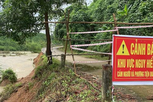 Quảng Ngãi công bố tình huống khẩn cấp 9 khu vực sạt lở núi, bờ sông