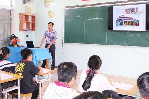 Lắng nghe để điều chỉnh dạy giáo dục địa phương