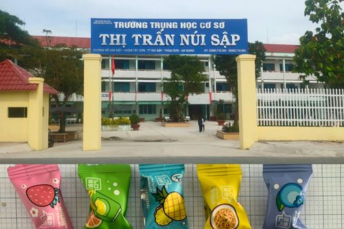 Tin mới vụ 15 học sinh ở An Giang ăn 'kẹo lạ' phải nhập viện