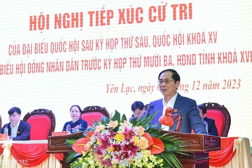 Bộ trưởng Ngoại giao Bùi Thanh Sơn cùng đoàn ĐBQH tỉnh Vĩnh Phúc tiếp xúc cử tri huyện Yên Lạc