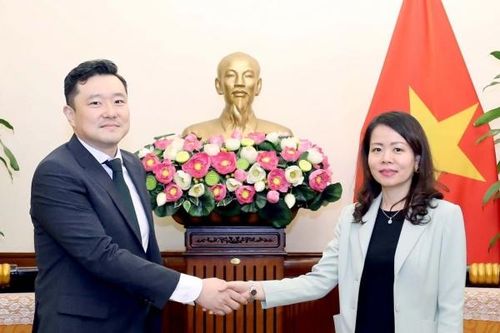 Thứ trưởng Ngoại giao Nguyễn Minh Hằng tiếp Trưởng Đại diện quốc gia Viện Tăng trưởng xanh toàn cầu (GGGI) tại Việt Nam