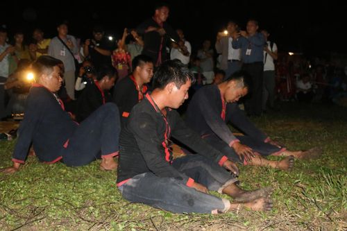 Kỳ bí Lễ nhảy lửa của người Pa Thẻn