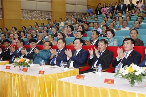 Chủ tịch Quốc hội Việt Nam và Lào gặp mặt thân mật lưu học sinh Trường Hữu nghị T78