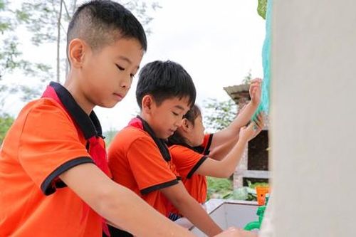 Thực trạng nhà vệ sinh học đường - ám ảnh của con trẻ và hành động của Quỹ Vì Tầm Vóc Việt