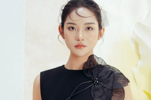 Đầm dạ hội đính kết giúp phái đẹp cuốn hút