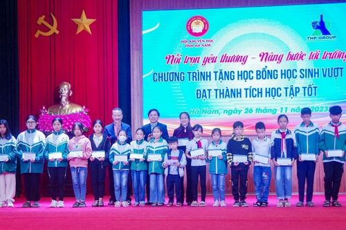 150 học bổng 'Nối trọn yêu thương - Nâng bước tới trường' cho học sinh Hà Nam