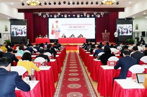 Kỳ họp thứ 17, HĐND tỉnh Nghệ An khóa XVIII 'nóng' chuyện thiếu giáo viên, người dân bỏ ruộng cày