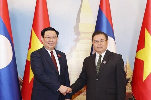 Truyền thông Lào đưa tin đậm nét về chuyến thăm của Chủ tịch Quốc hội