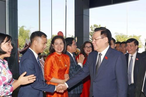Chủ tịch Quốc hội gặp mặt các thế hệ lưu học sinh, giáo viên Trường Hữu nghị T78
