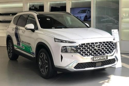 Loạt xe hybrid chạy đua giảm giá tại Việt Nam, cao nhất lên đến hơn 200 triệu đồng