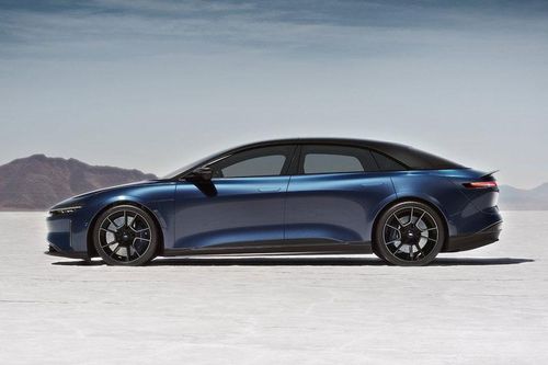Đối thủ của Porsche Taycan chốt giá hơn 1,8 tỷ đồng