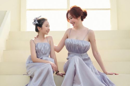 Bị bạn bè chê nhan sắc của mẹ, con gái Elly Trần phản ứng thế nào?