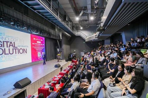Hội thảo kỷ niệm 300 năm ngày sinh của Adam Smith