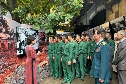 Trưng bày chuyên đề 'Thang âm cuộc chiến' tái hiện Chiến thắng 'Hà Nội - Điện Biên Phủ trên không'
