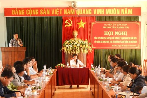 Đak Đoa tiếp tục nâng cao hiệu quả đào tạo, bồi dưỡng lý luận chính trị
