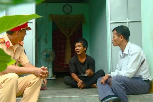 Khánh Vĩnh: Già làng tích cực tuyên truyền an toàn giao thông
