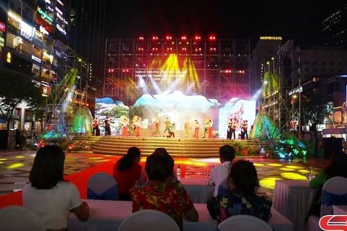 Chương trình nghệ thuật 'Điện Biên lung linh miền khát vọng'