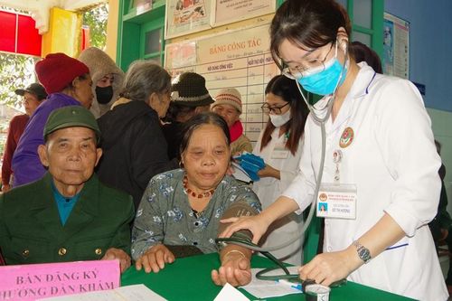 Chăm lo sức khỏe cho Nhân dân tuyến biên giới A Lưới