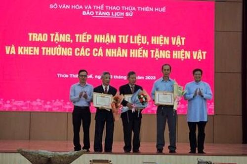 Bảo tàng Lịch sử Thừa Thiên Huế tiếp nhận gần 80 tư liệu, hiện vật