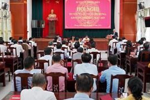 Phong Điền cần có giải pháp để tăng tỷ trọng của ngành dịch vụ