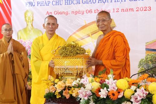 An Giang: Lễ dâng y chúc thọ Trưởng lão Hòa thượng Chau Ty, Phó Pháp chủ GHPGVN