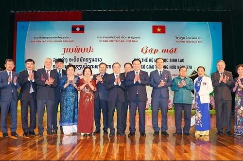 Chủ tịch Quốc hội Vương Đình Huệ gặp mặt các thế hệ lưu học sinh và cán bộ, giáo viên Trường Hữu nghị T78