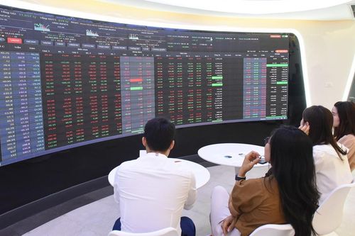 Cổ phiếu chứng khoán cho hiệu suất đầu tư tốt nhất, một mã phá 'đỉnh'