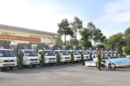 Bàn giao phương tiện chuyên dụng cho Công an xã, phường, thị trấn trên địa bàn tỉnh Bạc Liêu