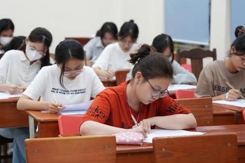 Sinh viên đua nhau học IELTS, chứng chỉ tiếng Anh trong nước (VSTEP) không đủ giá trị?