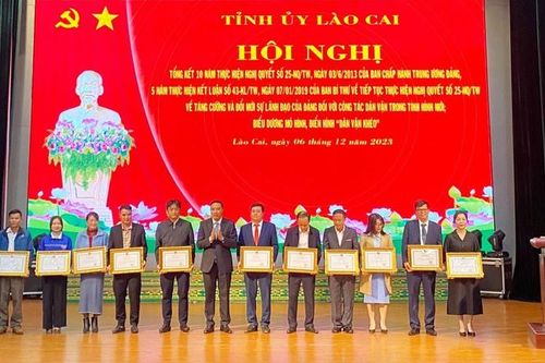 Lào Cai biểu dương điển hình 'Dân vận khéo'