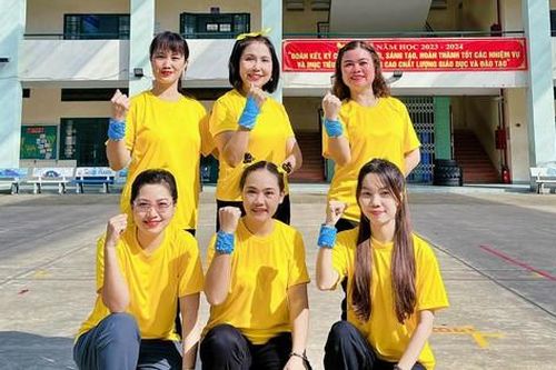 Xây dựng trường học hạnh phúc: Thầy, trò cùng thi nhảy flashmob
