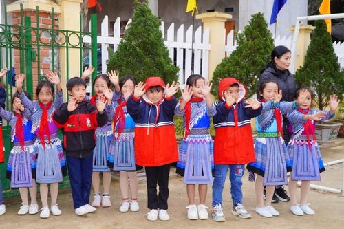 Đông ấm cho học sinh vùng cao Lào Cai