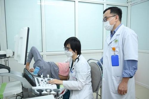 Phòng khám do Bệnh viện Tim Hà Nội đảm nhiệm tại Bệnh viện Đa khoa TP. Vinh phát hiện sớm nhiều ca bệnh 'khó'